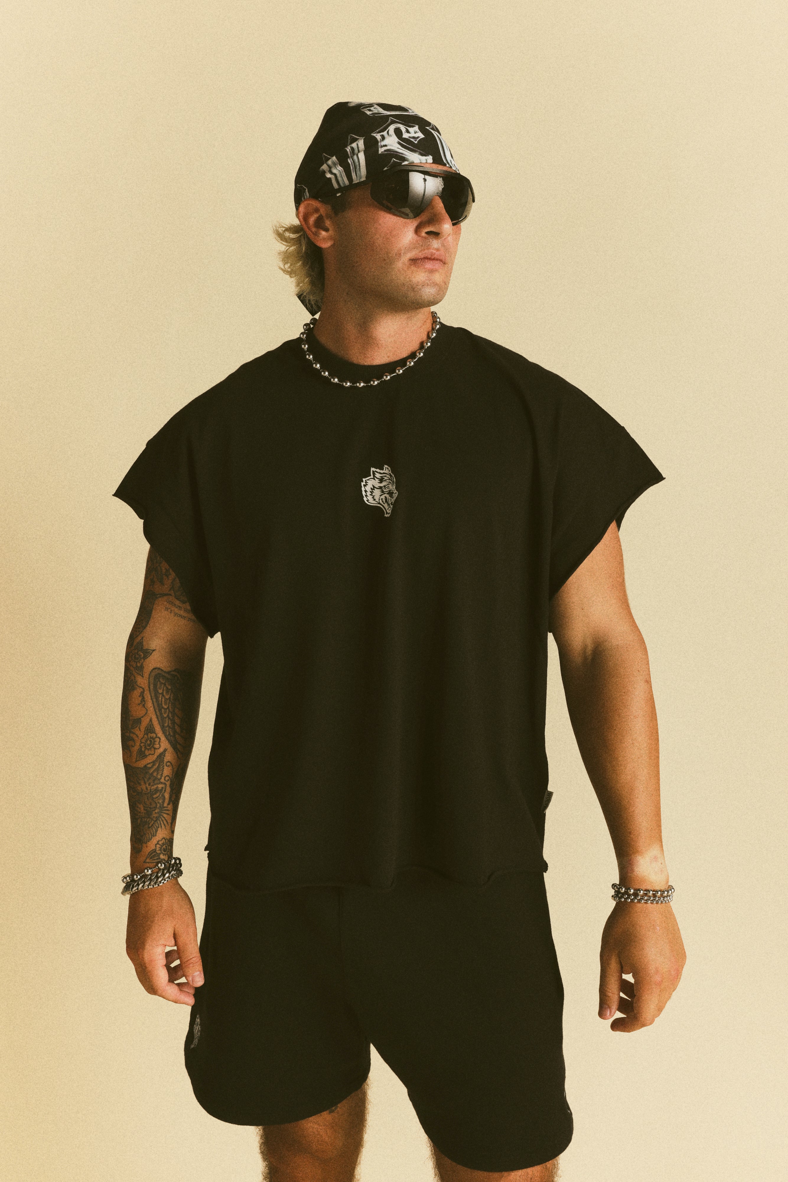 Wolf Head Grunge Cut-Off Tee in Black