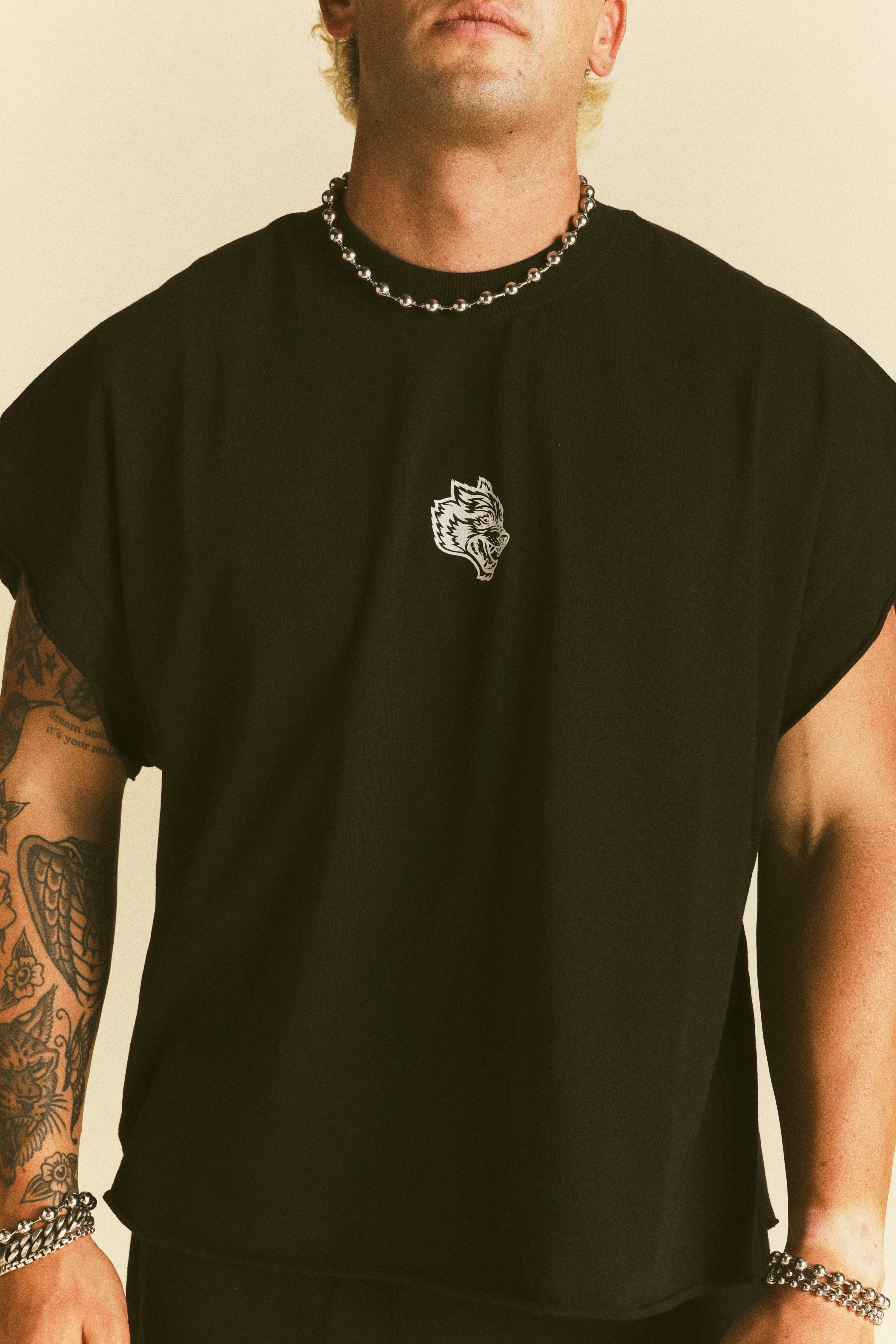 Wolf Head Grunge Cut-Off Tee in Black