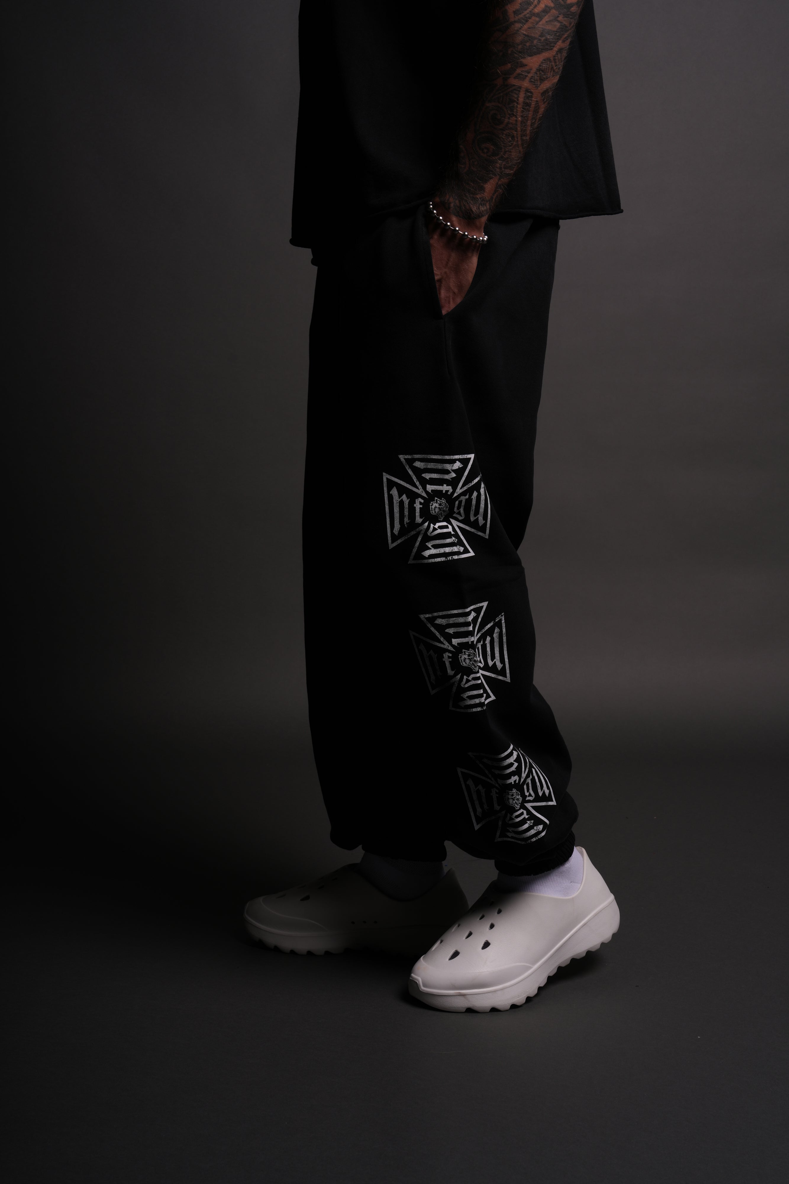 Core Lounger Sweat Pants in Black Drift Wash