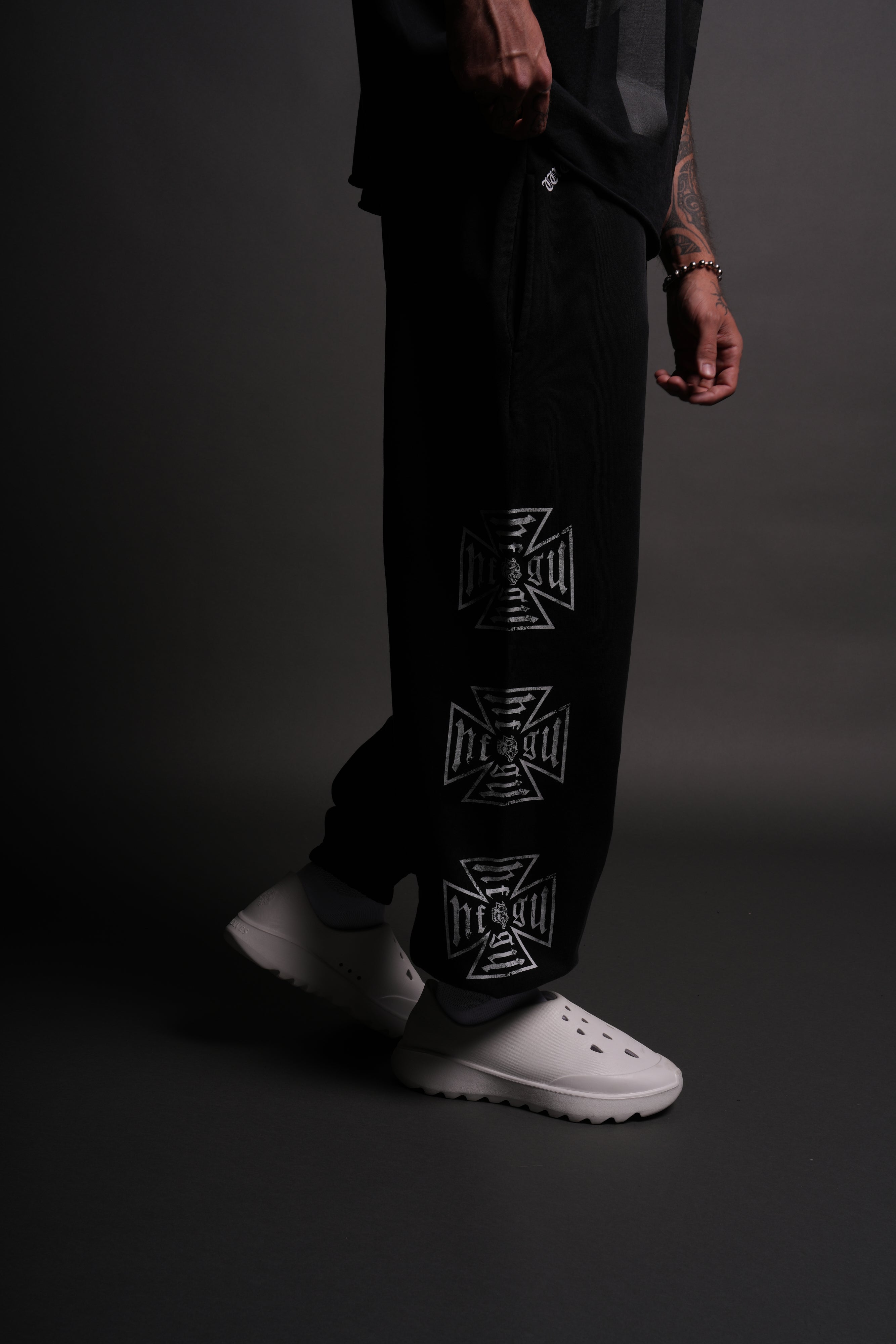 Core Lounger Sweat Pants in Black Drift Wash