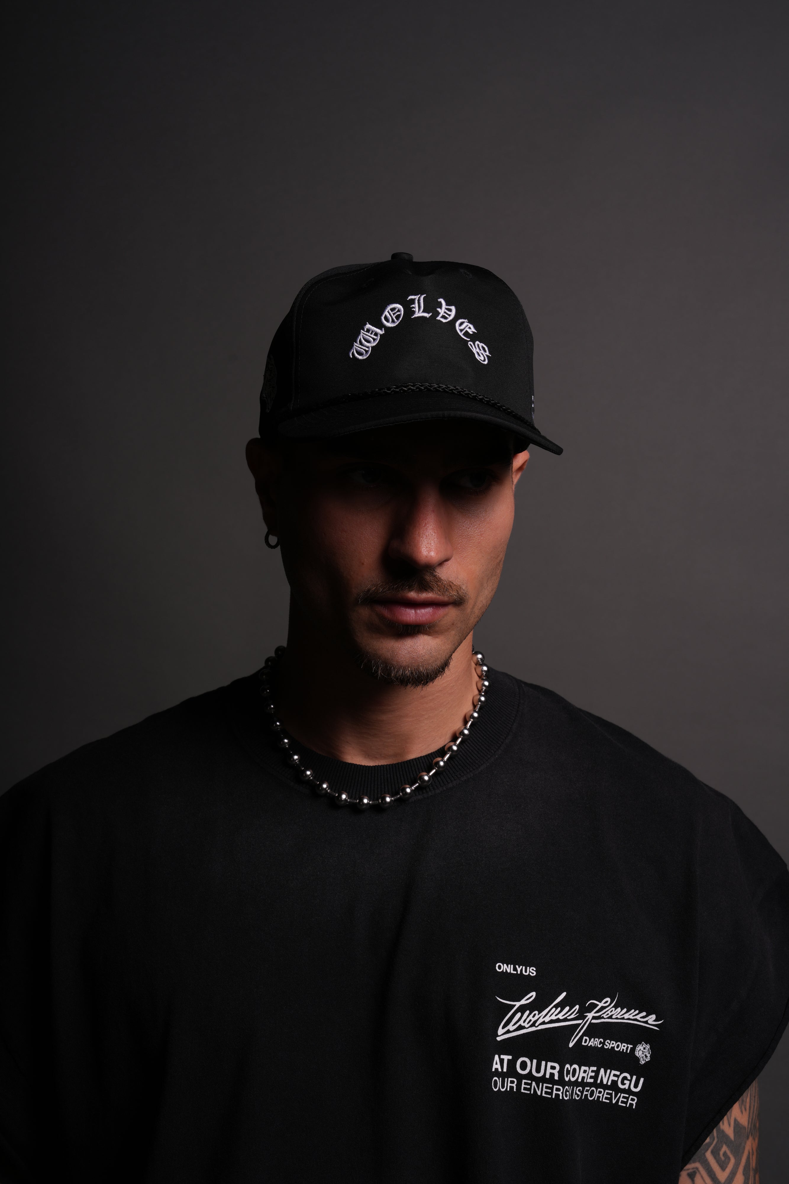 Wolves Mana Paradise Hat in Black