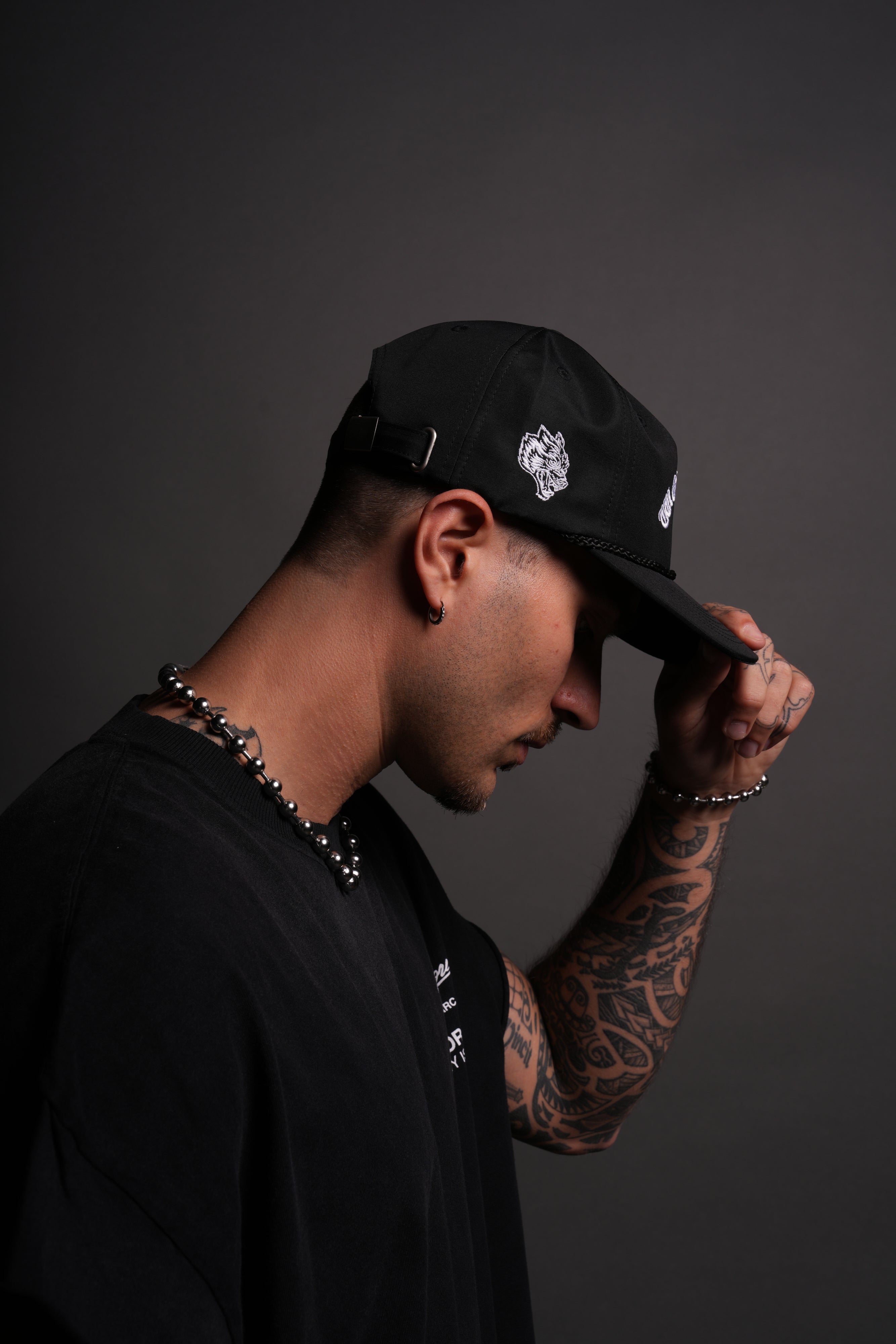 Wolves Mana Paradise Hat in Black