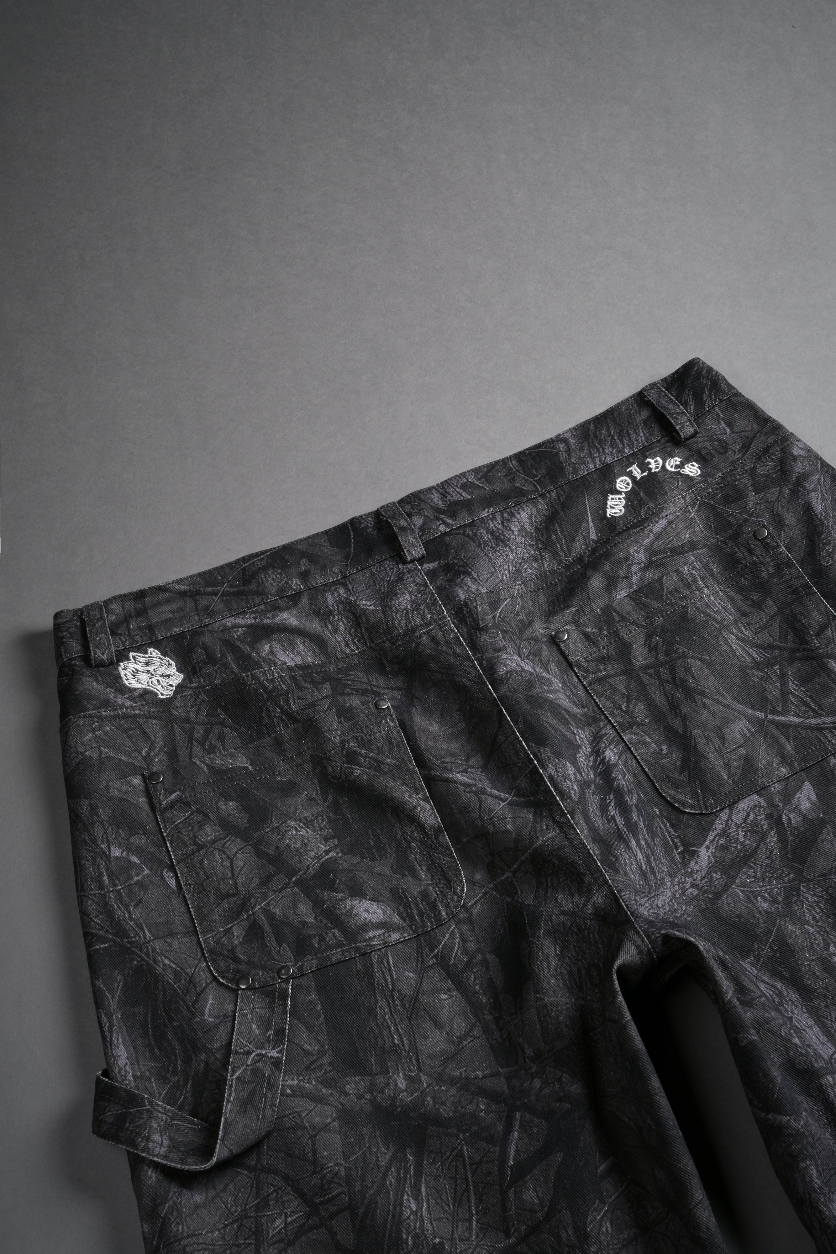 Wolf Chopper Oversized Clark Utility Shorts in Darc Driftwood Forest Camo