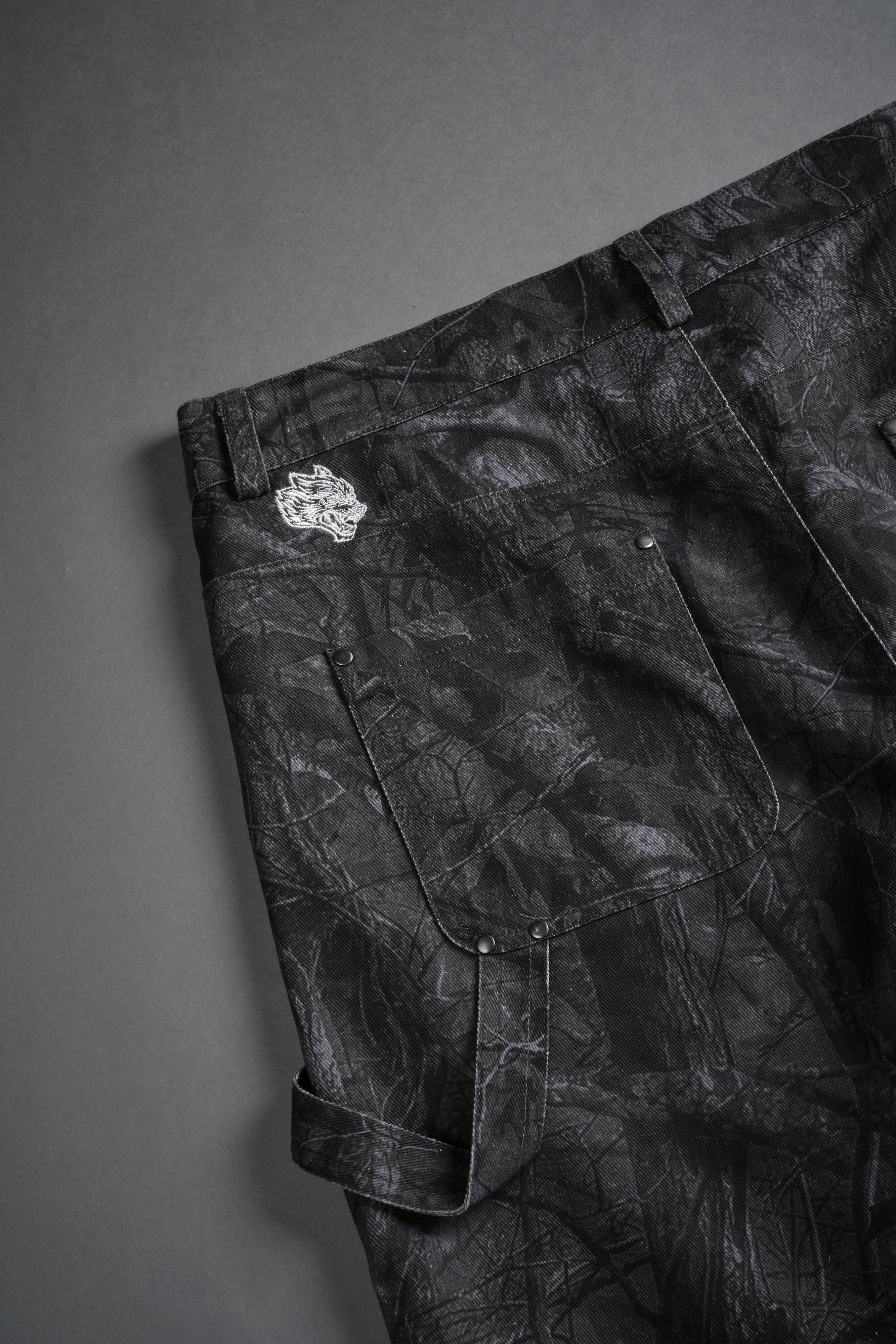 Wolf Chopper Oversized Clark Utility Shorts in Darc Driftwood Forest Camo