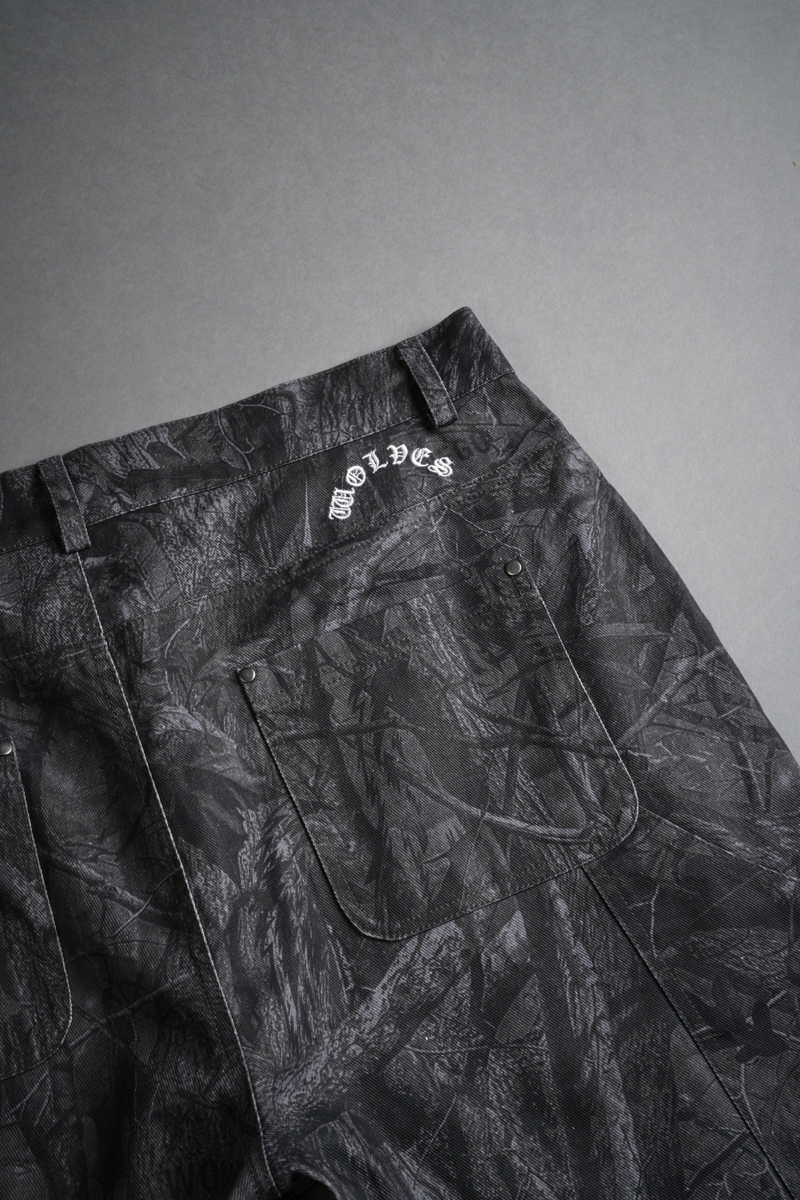 Wolf Chopper Oversized Clark Utility Shorts in Darc Driftwood Forest Camo