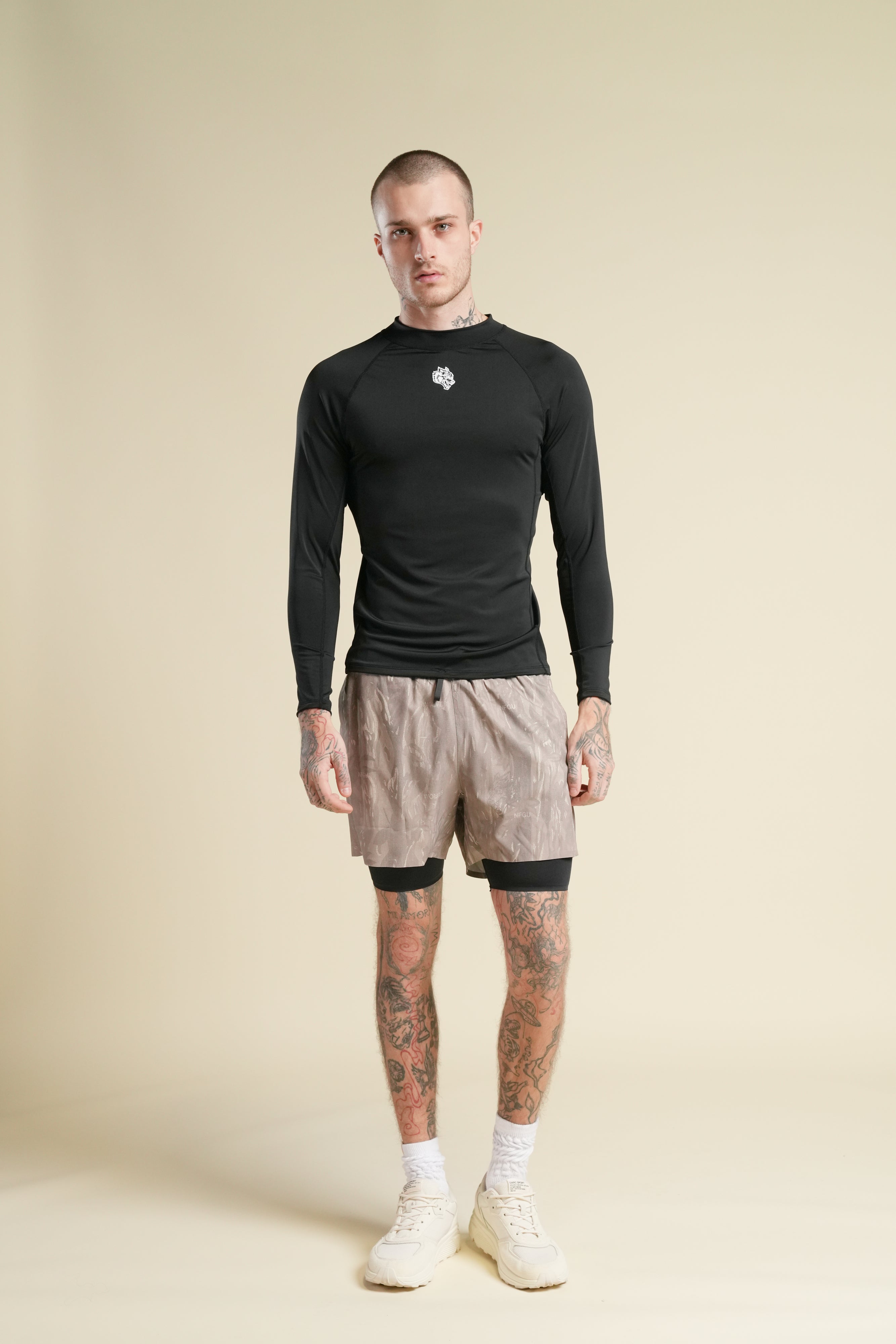 Wolf Chopper Rash Guard in Black