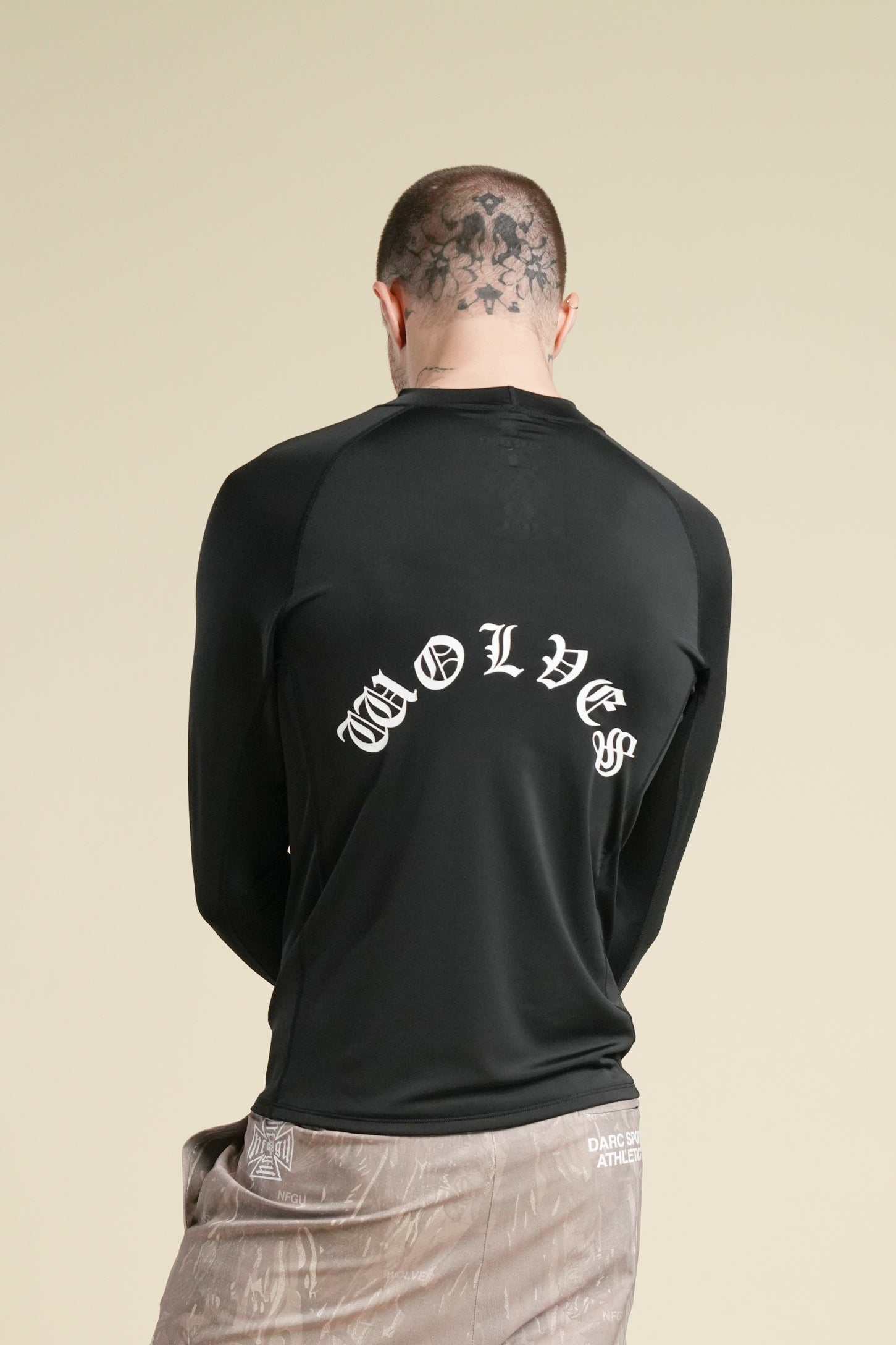 Wolf Chopper Rash Guard in Black