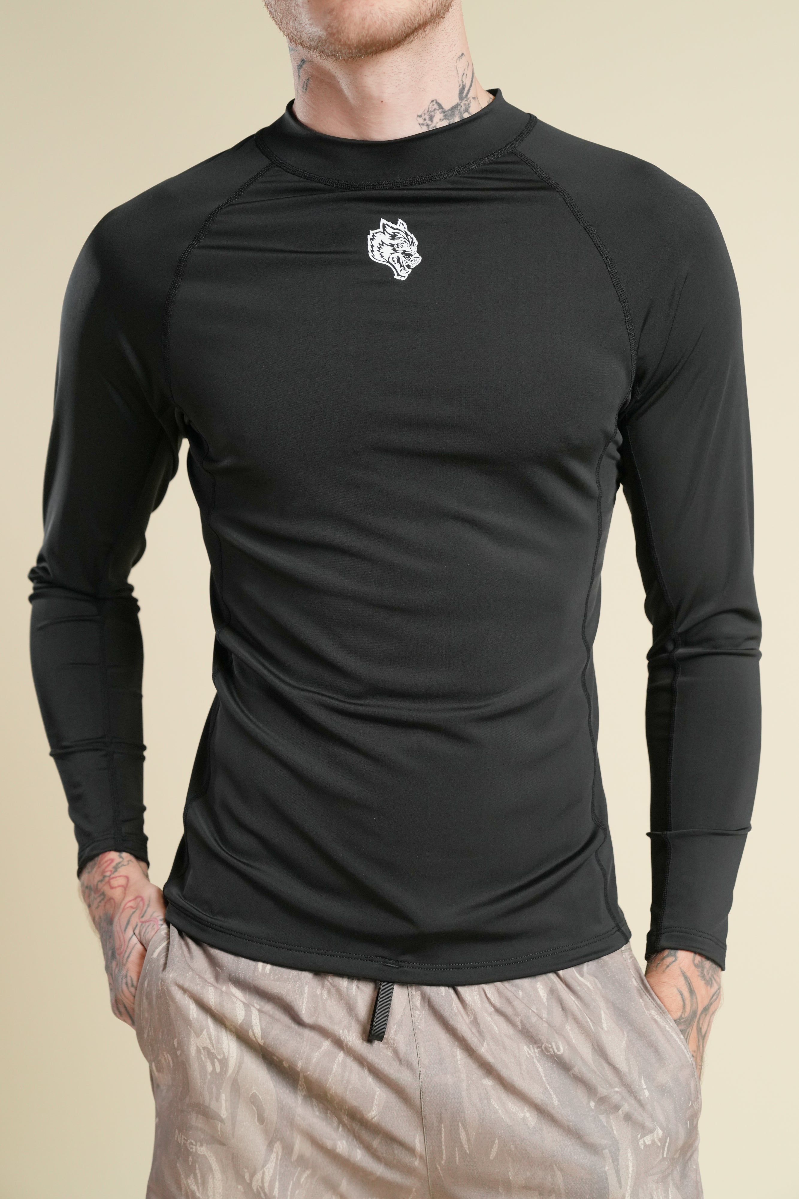 Wolf Chopper Rash Guard in Black