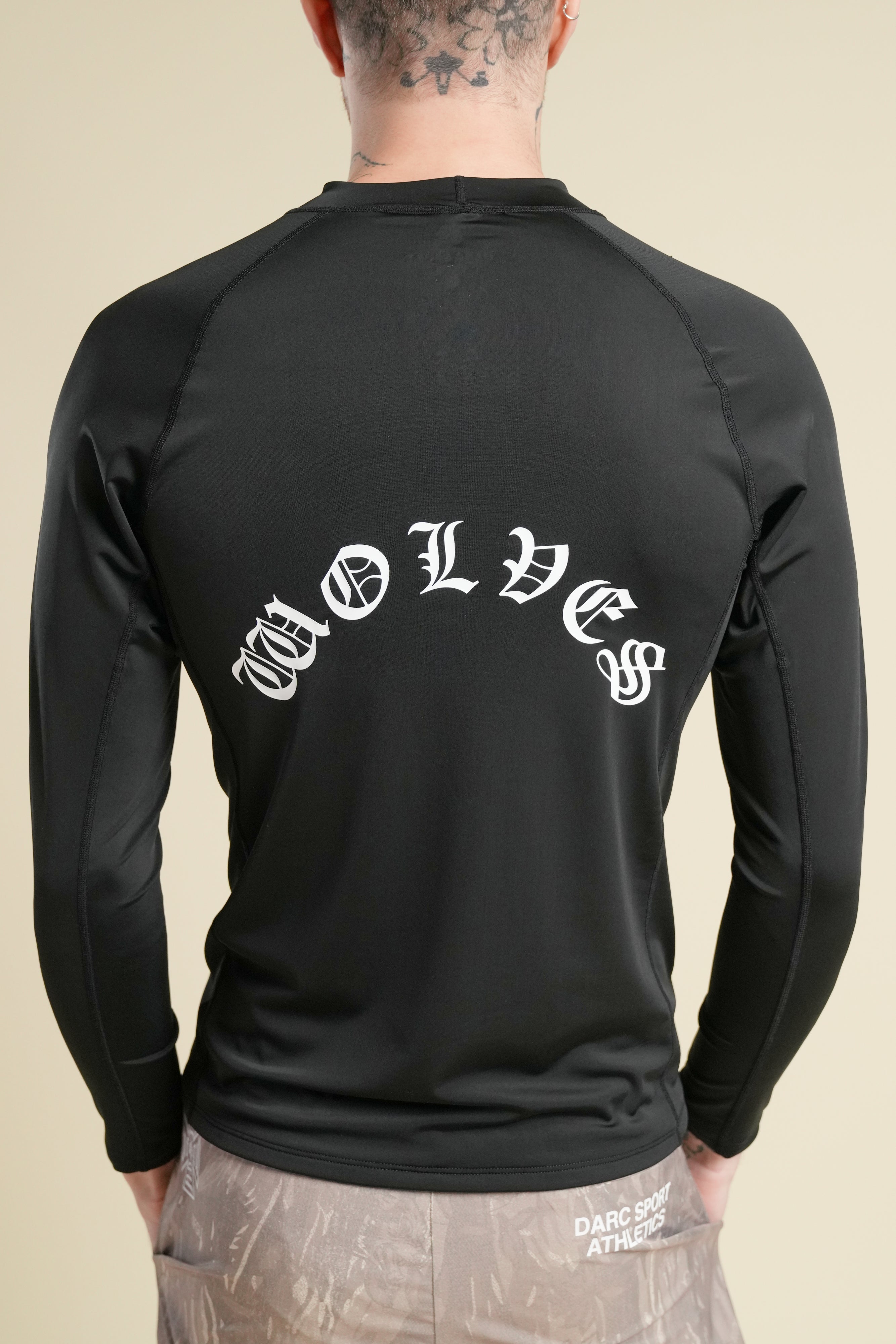 Wolf Chopper Rash Guard in Black