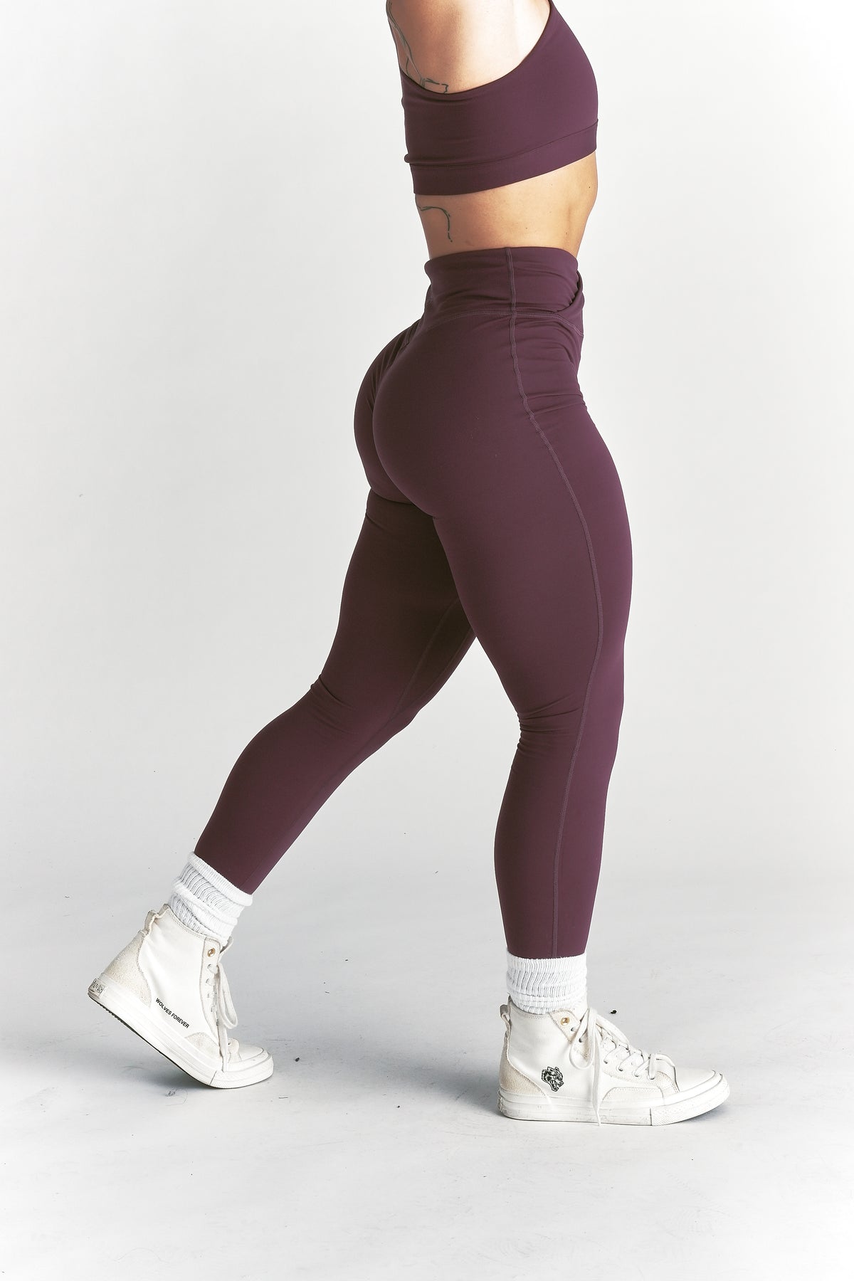 Wolf "Pearl" Energy Leggings in Fig