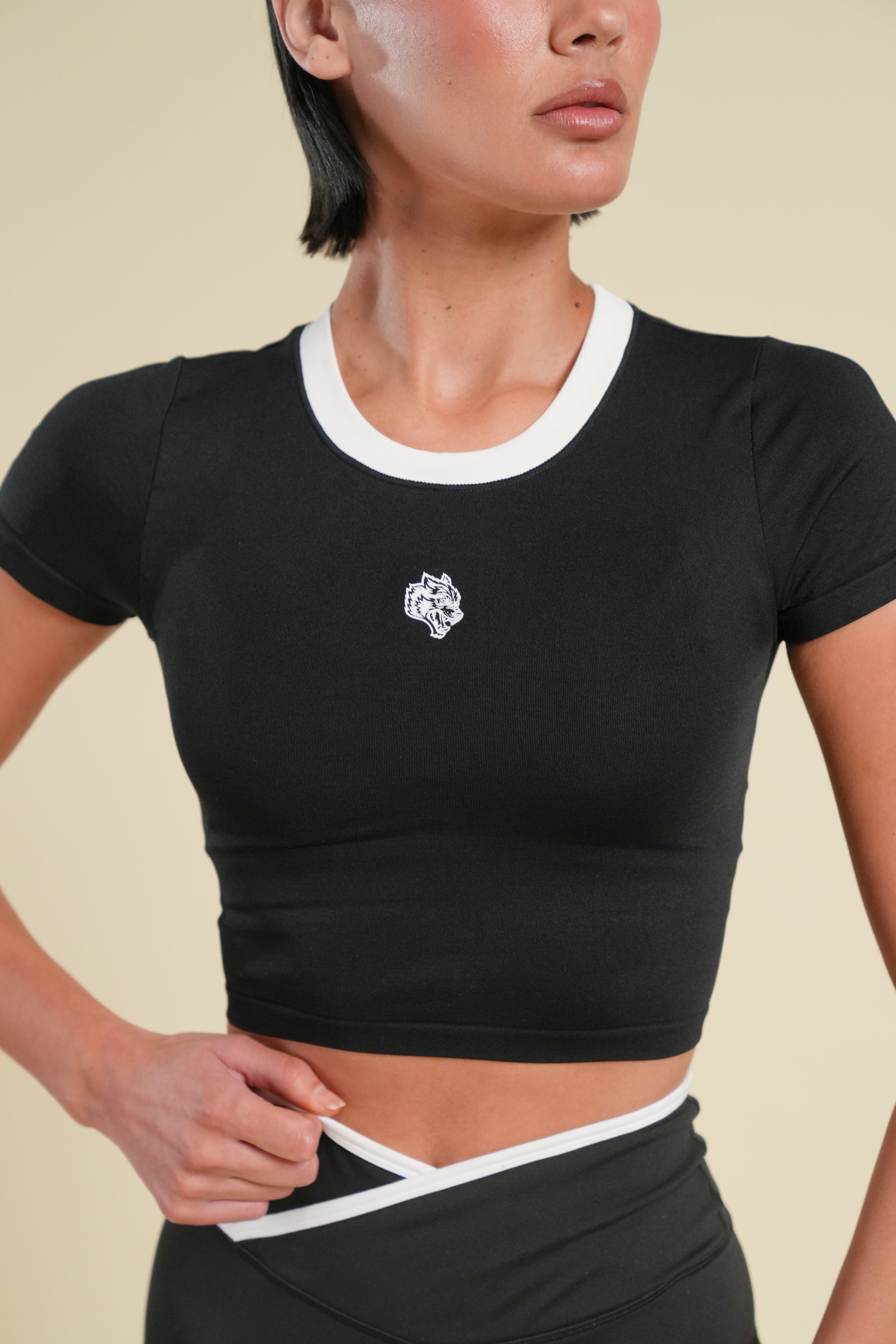 Wolf "Taylor" Soft Seamless Tee in Black/White