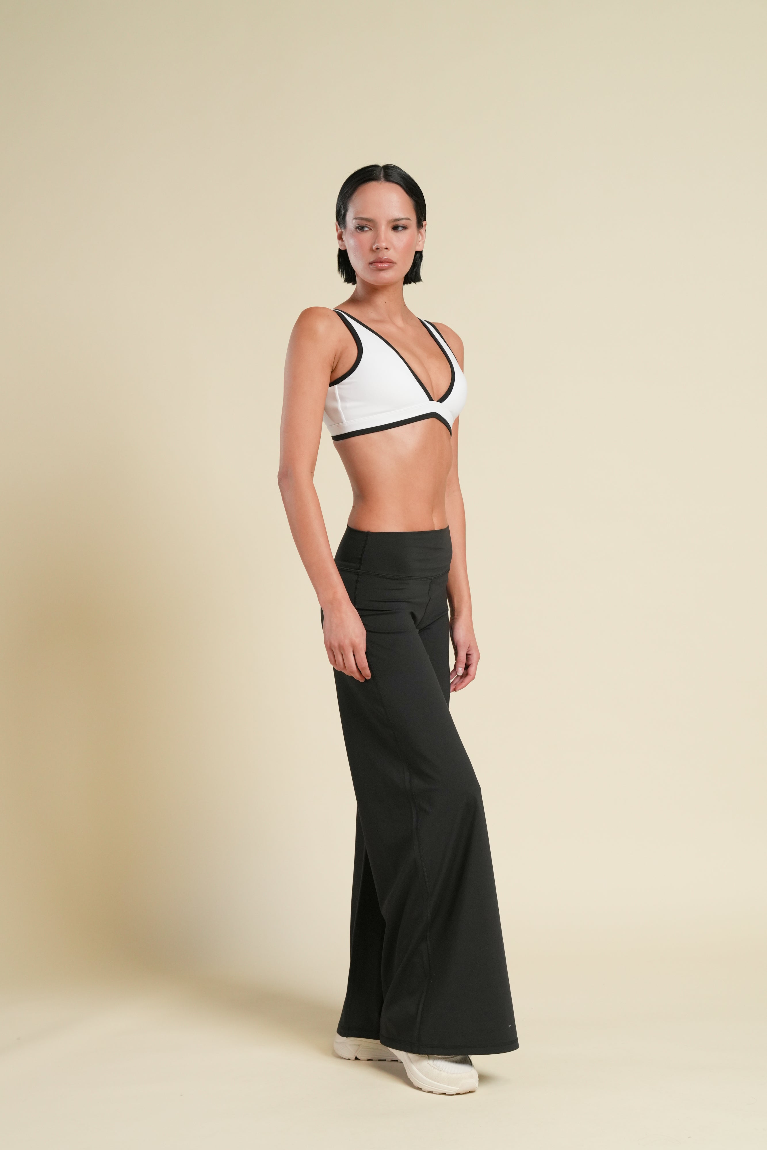 Wolf Contrast "V" Energy Bra in White/Black