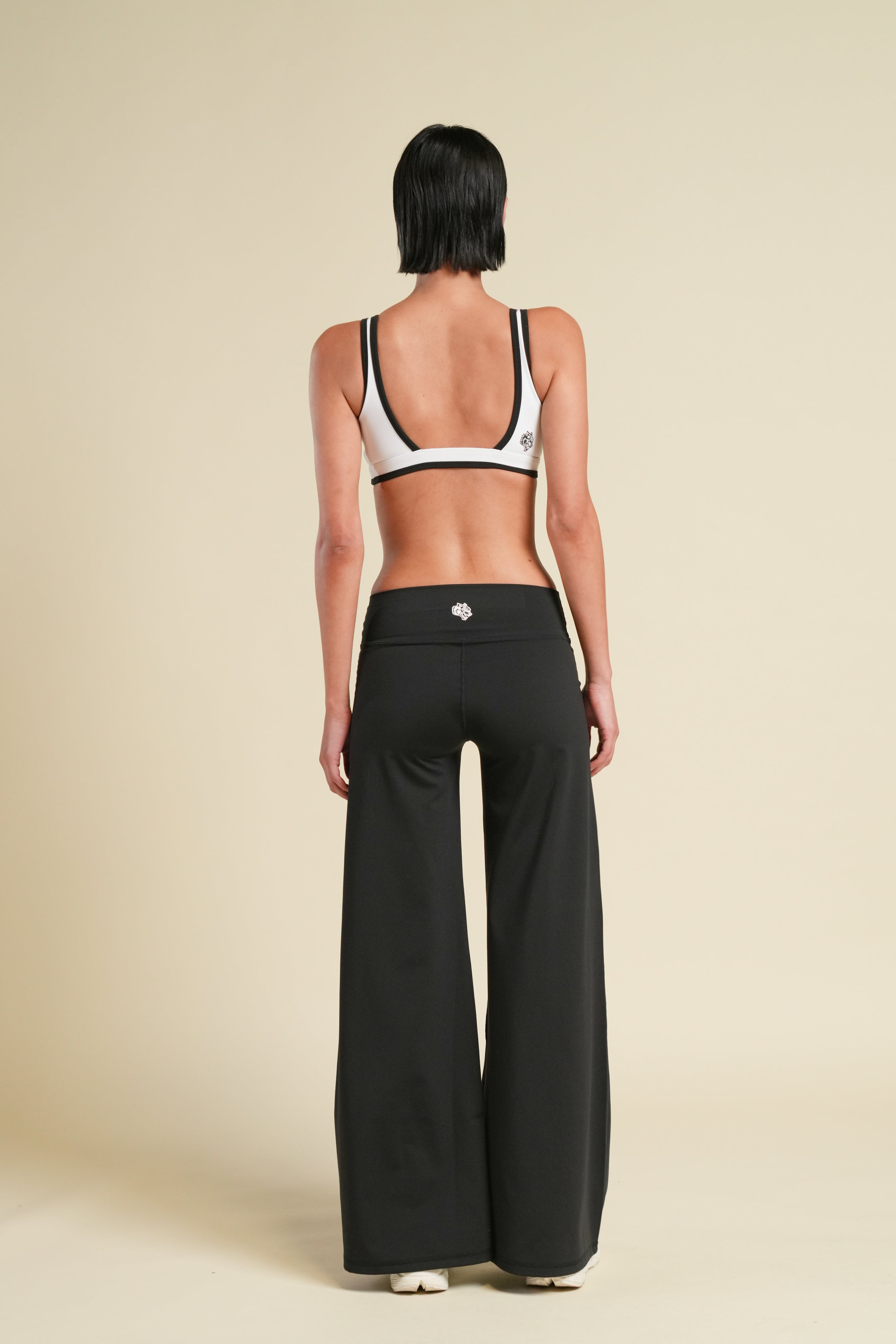 Wolf Contrast "V" Energy Bra in White/Black