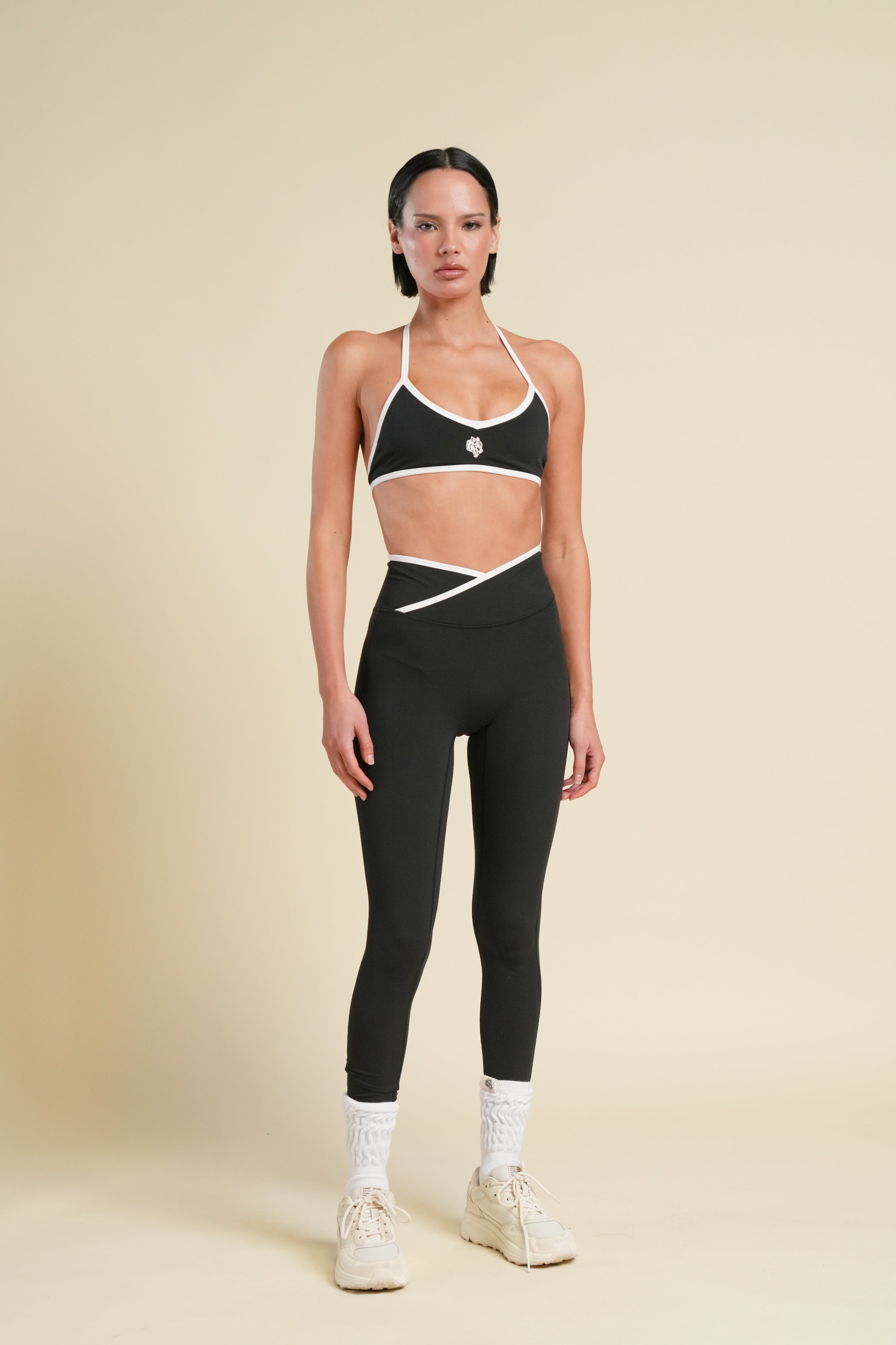 Wolf Contrast "Pearl" Energy Leggings in Black/White
