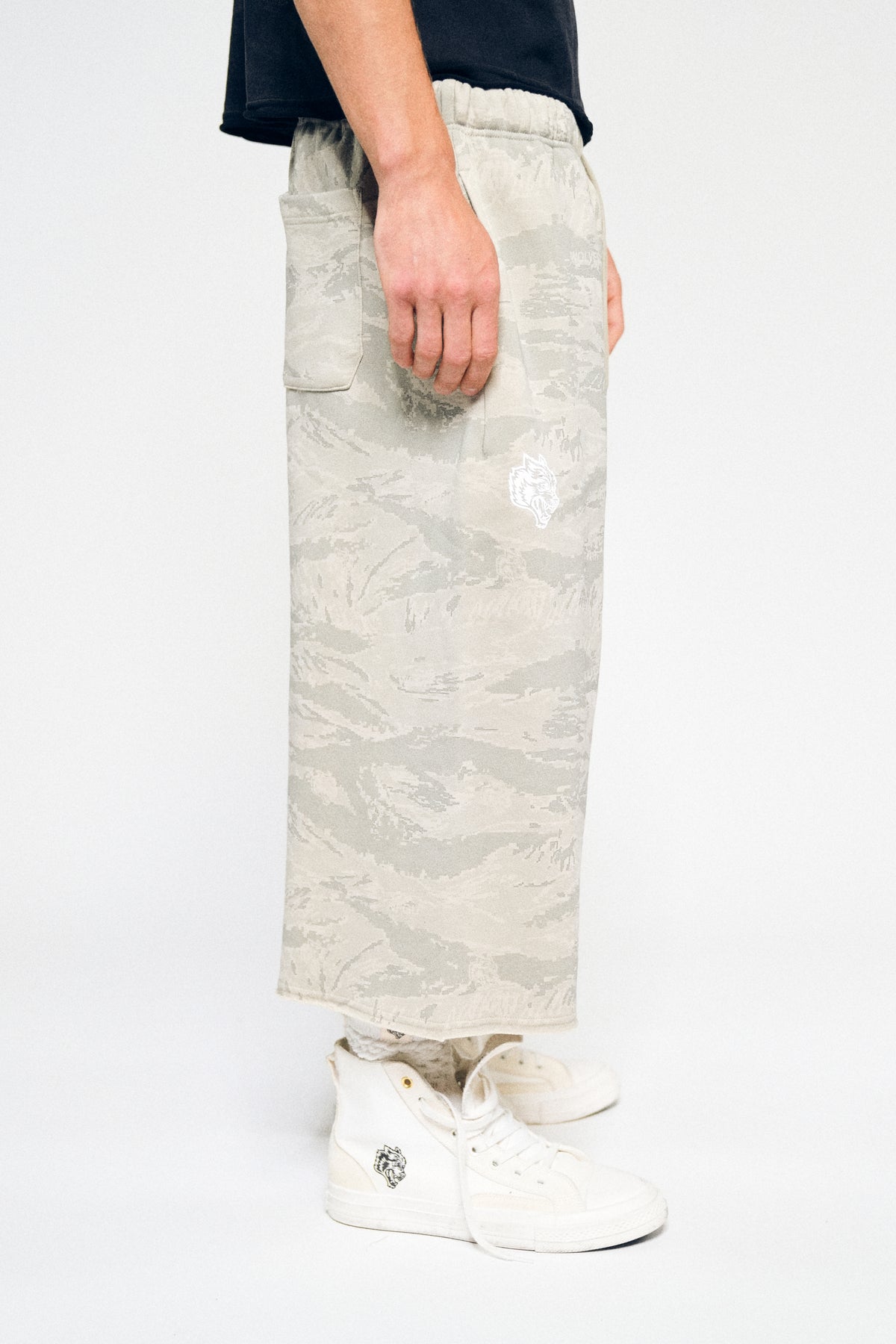 Dual Capri Sweat Pants In Lush Digital Camo