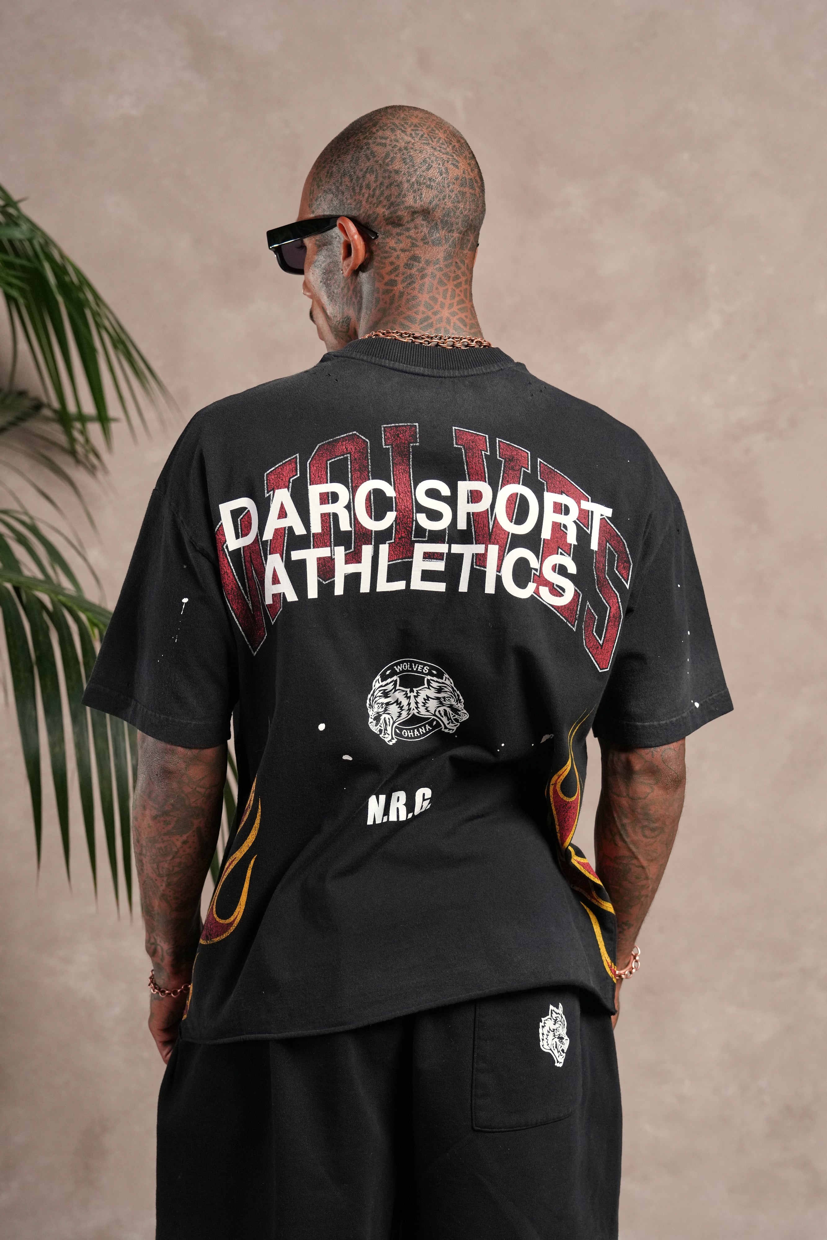 Hot Rod Distressed Grunge Mid Length Raw Hem Tee in Black Drift Wash