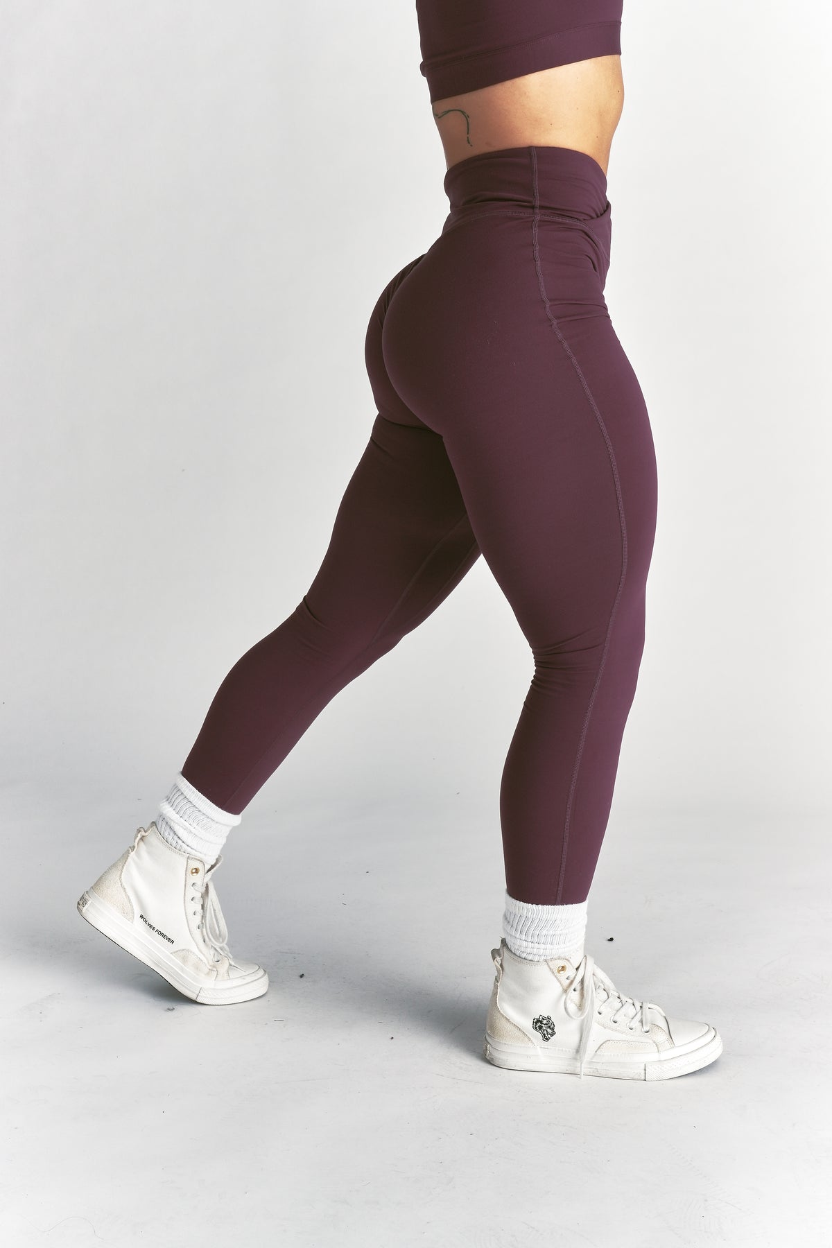 Wolf "Pearl" Energy Leggings in Fig