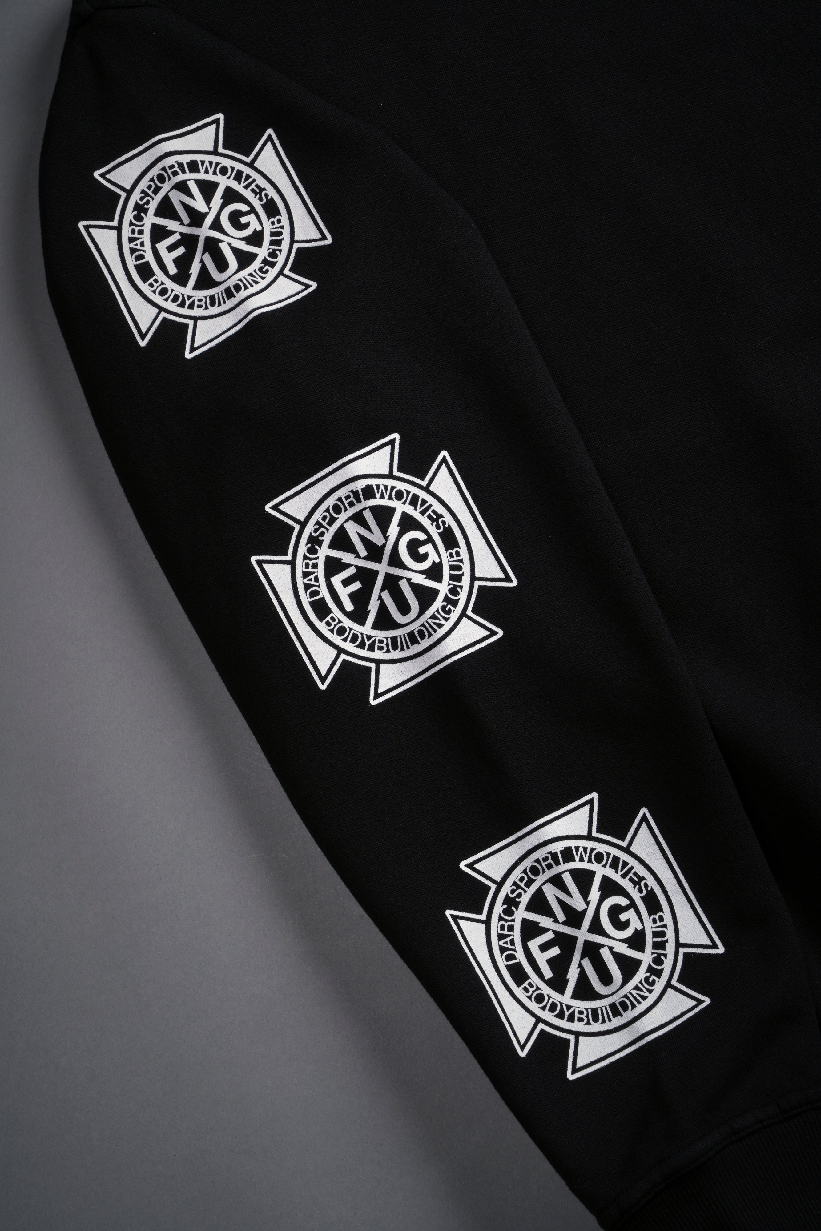 No Limit London Crewneck in Black