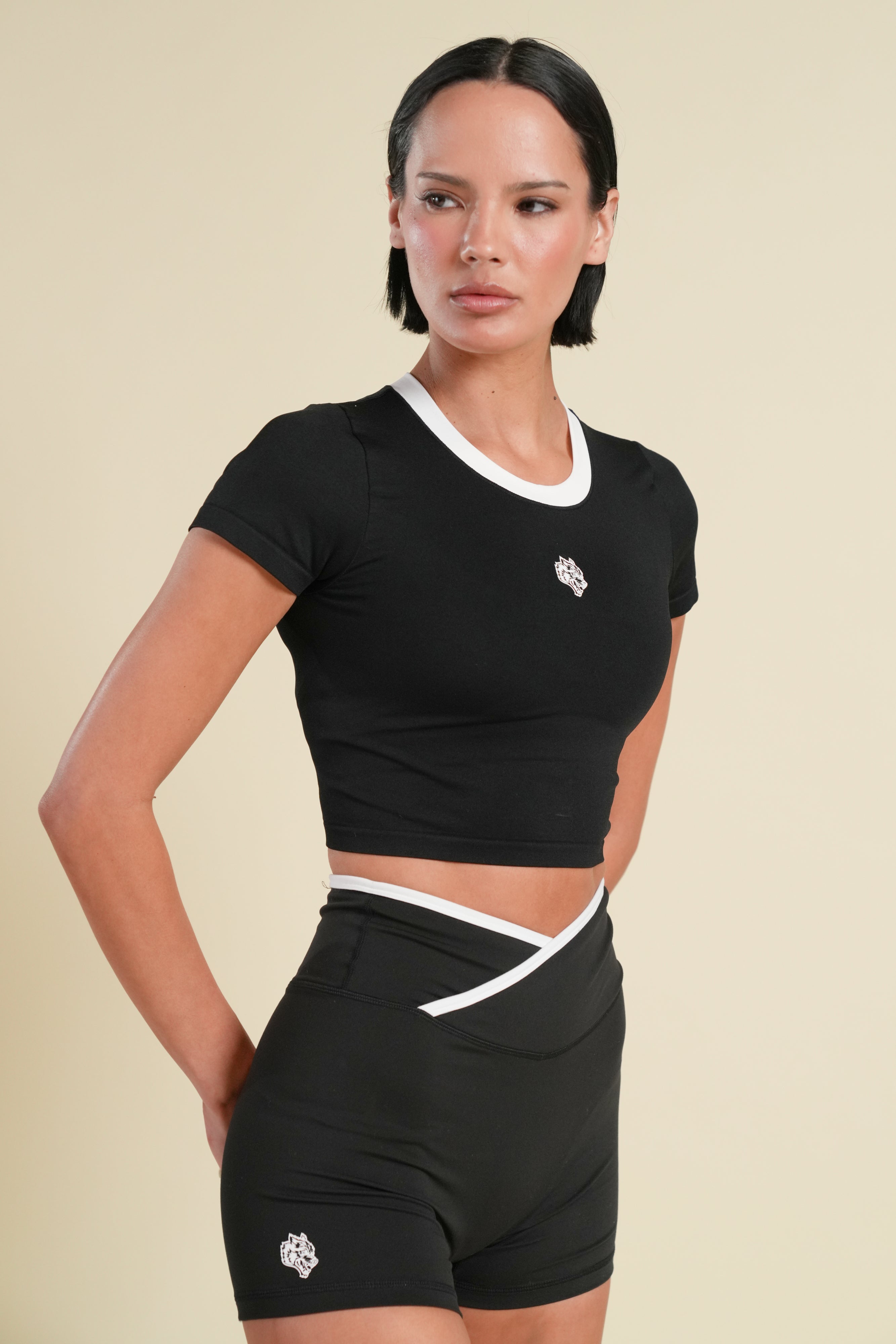 Wolf "Taylor" Soft Seamless Tee in Black/White