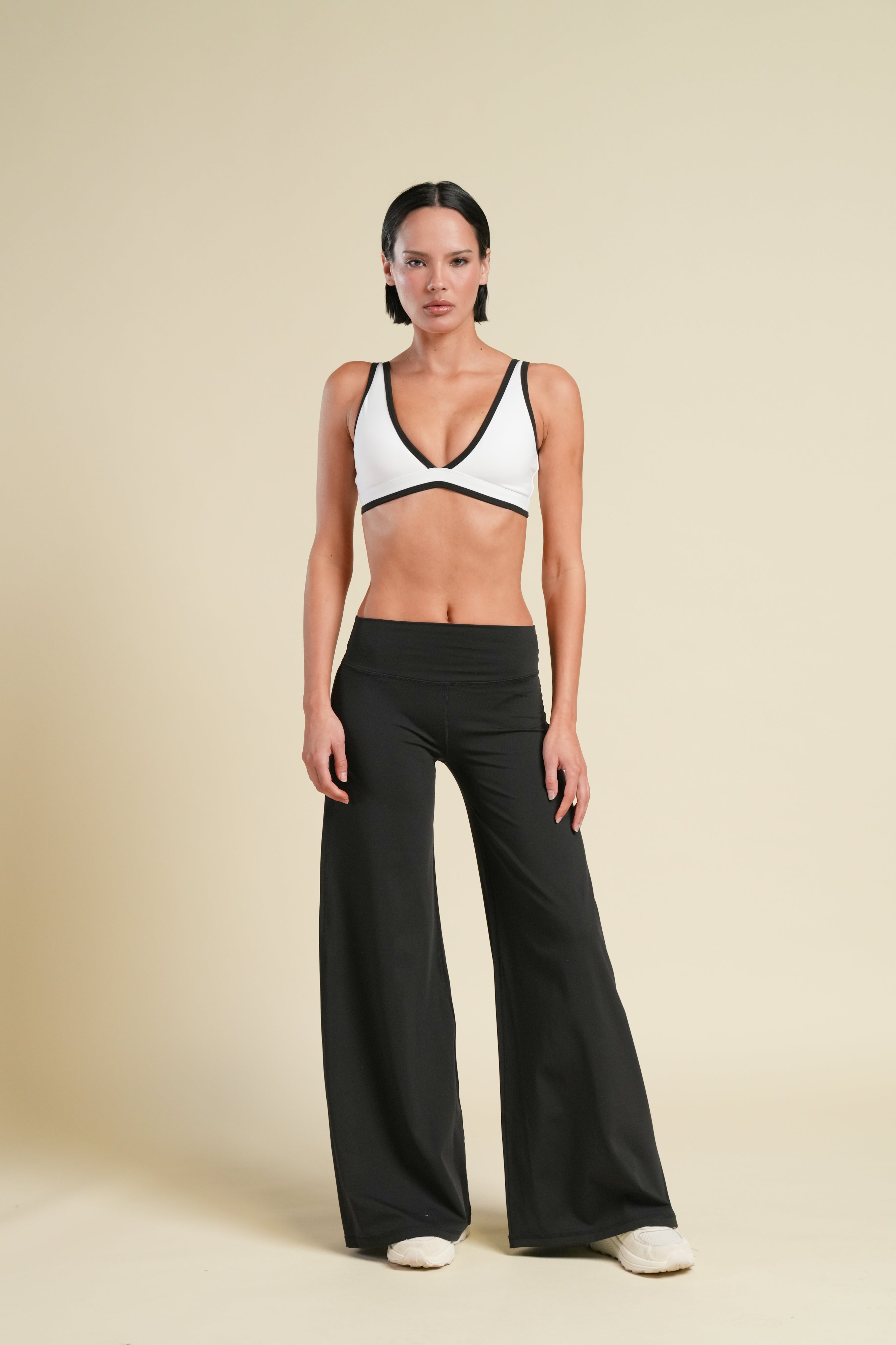 Wolf Contrast "V" Energy Bra in White/Black