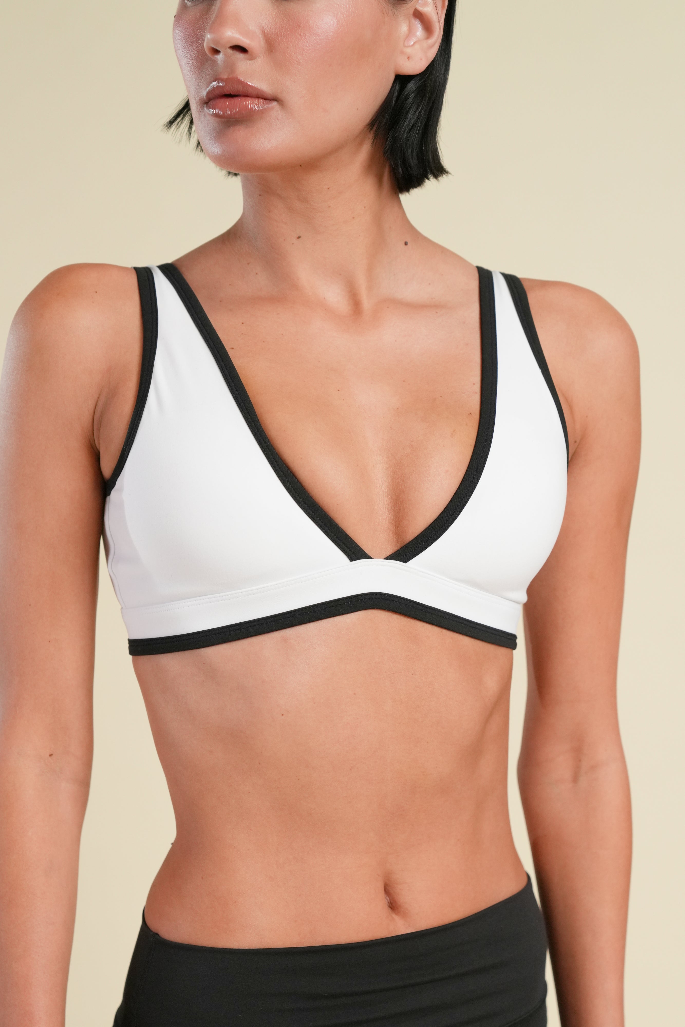 Wolf Contrast "V" Energy Bra in White/Black
