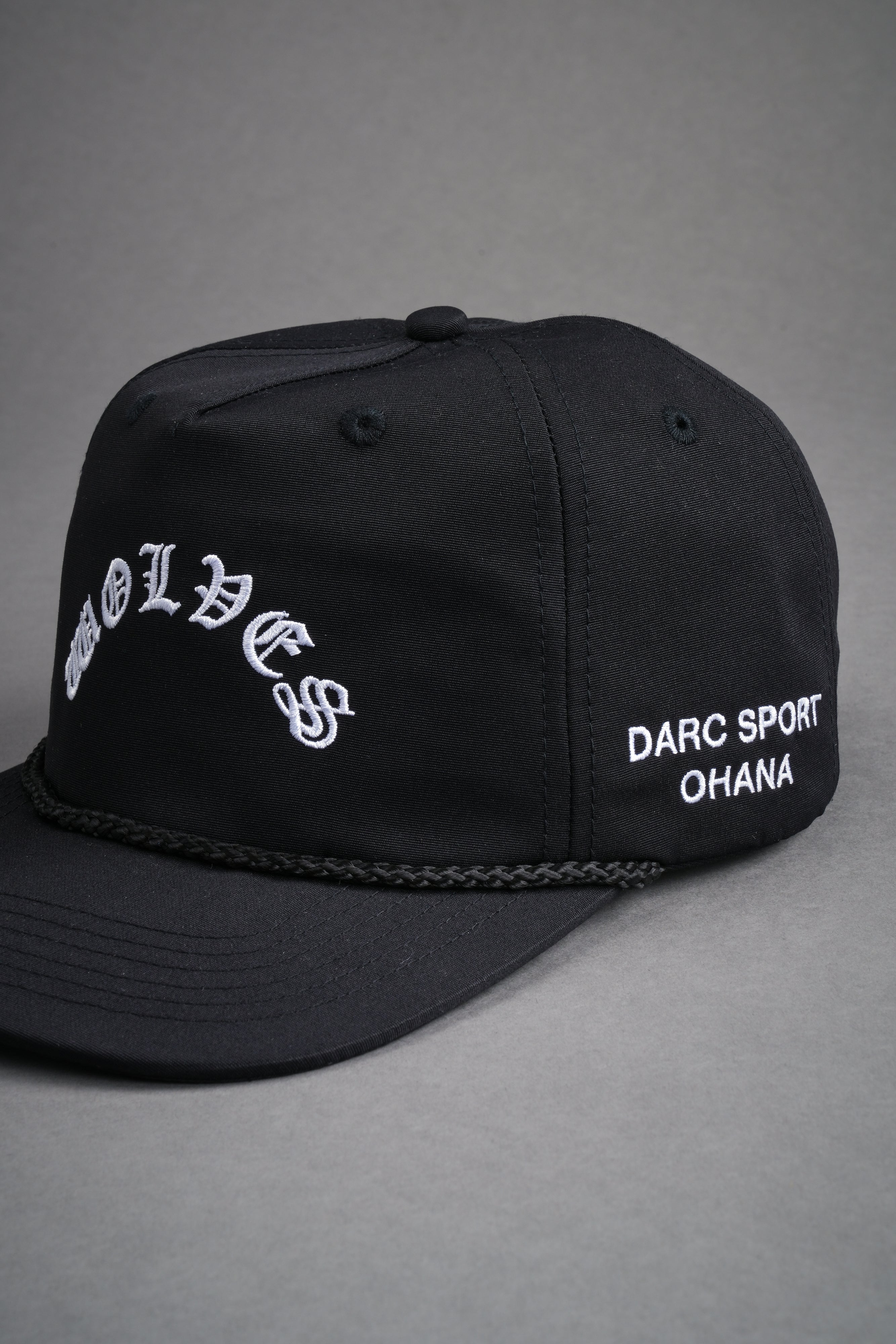 Wolves Mana Paradise Hat in Black