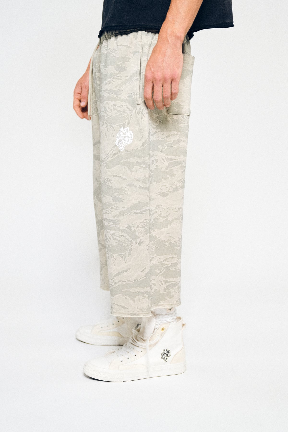 Dual Capri Sweat Pants In Lush Digital Camo
