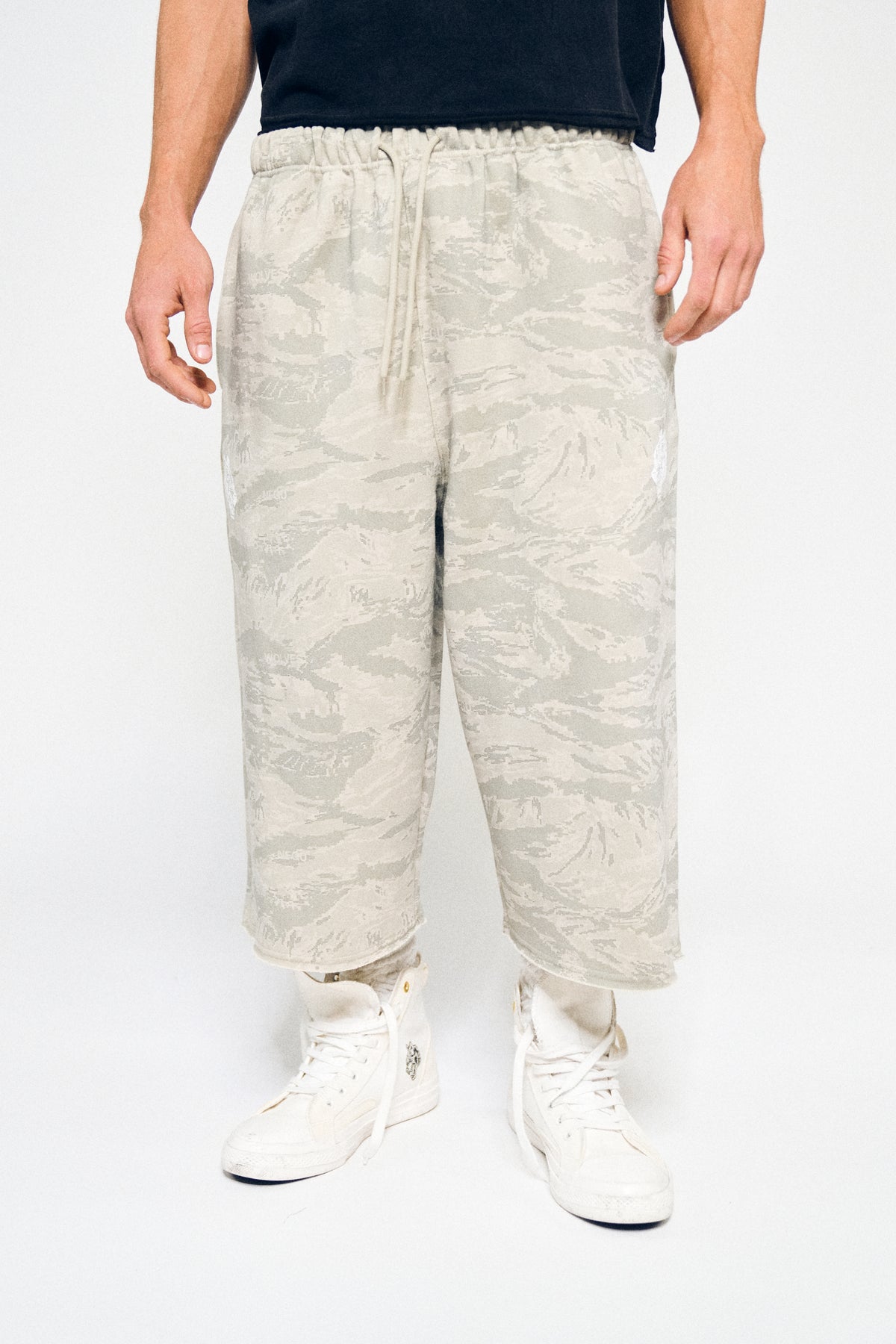 Dual Capri Sweat Pants In Lush Digital Camo